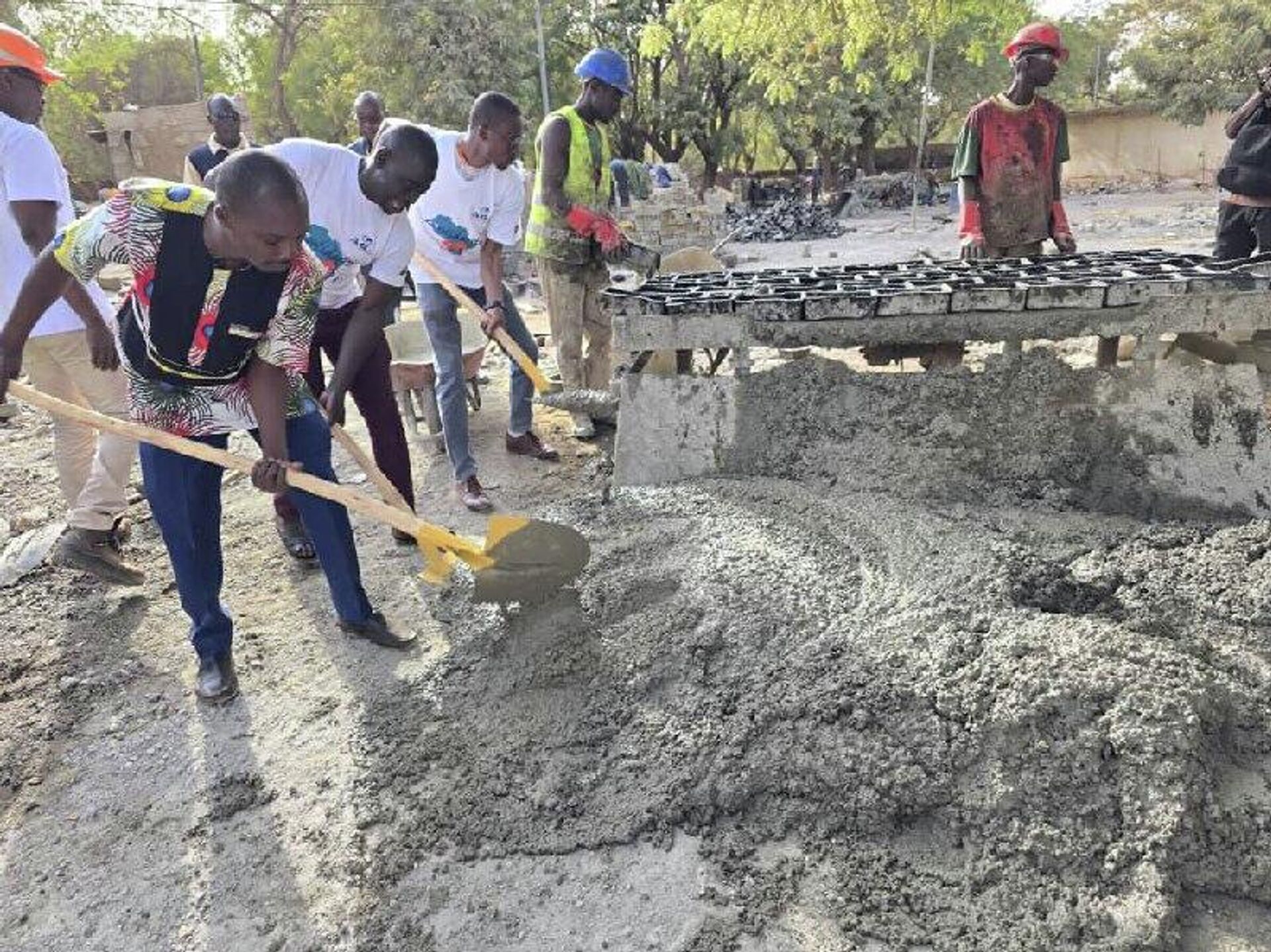 Deux entreprises burkinabè font un don stratégique de matériaux à l'initiative Faso Mêbo - Sputnik Afrique, 1920, 22.01.2026