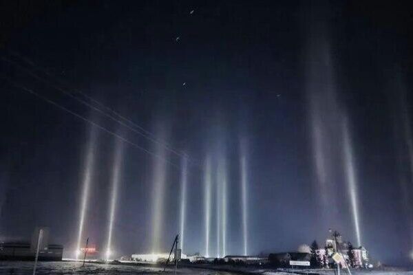 #viral | Rare 'Two Suns' Phenomenon and Ice Pillars Adorn Russian Sky #viral | Rare 'Two Suns' Phenomenon and Ice Pillars Adorn Russian Sky - Sputnik Africa