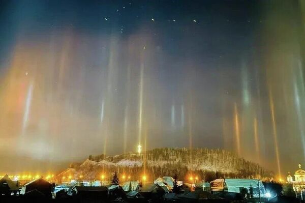 #viral | Rare 'Two Suns' Phenomenon and Ice Pillars Adorn Russian Sky #viral | Rare 'Two Suns' Phenomenon and Ice Pillars Adorn Russian Sky - Sputnik Africa