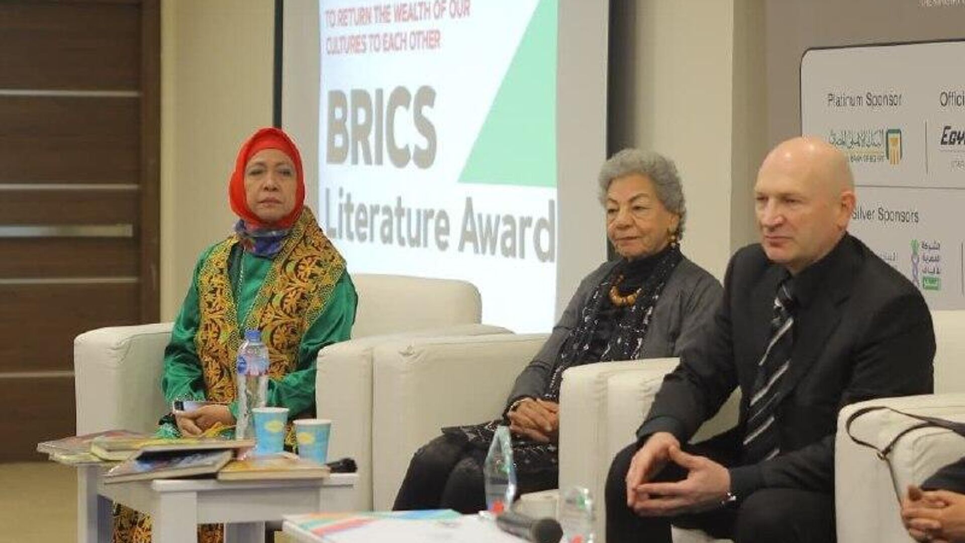 Une Égyptienne récompensée lors de la Première édition du Prix littéraire BRICS Une Égyptienne récompensée lors de la Première édition du Prix littéraire BRICS - Sputnik Afrique, 1920, 25.01.2026