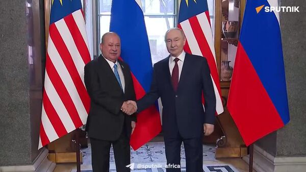 Putin Welcomes Sultan Ibrahim, the King of Malaysia, on Private Visit to Russia - Sputnik Africa