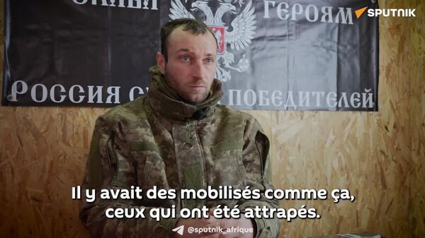 ▶ Des déserteurs ukrainiens envoyés directement dans les brigades d'assaut, révèle un prisonnier de guerre - Sputnik Afrique