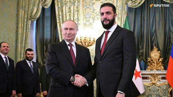 À ne pas manquer: Vladimir Poutine reçoit le Président syrien par intérim - Sputnik Afrique