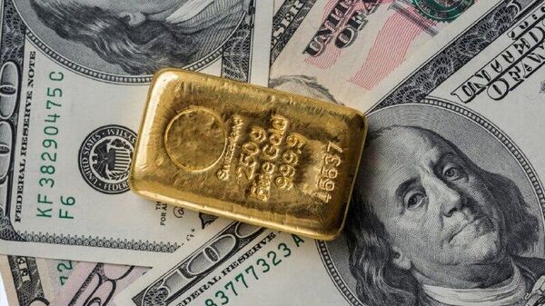 If dollar’s drop and gold’s rise is deliberate US policy, it’s playing with economic fire - expert - Sputnik Afrique