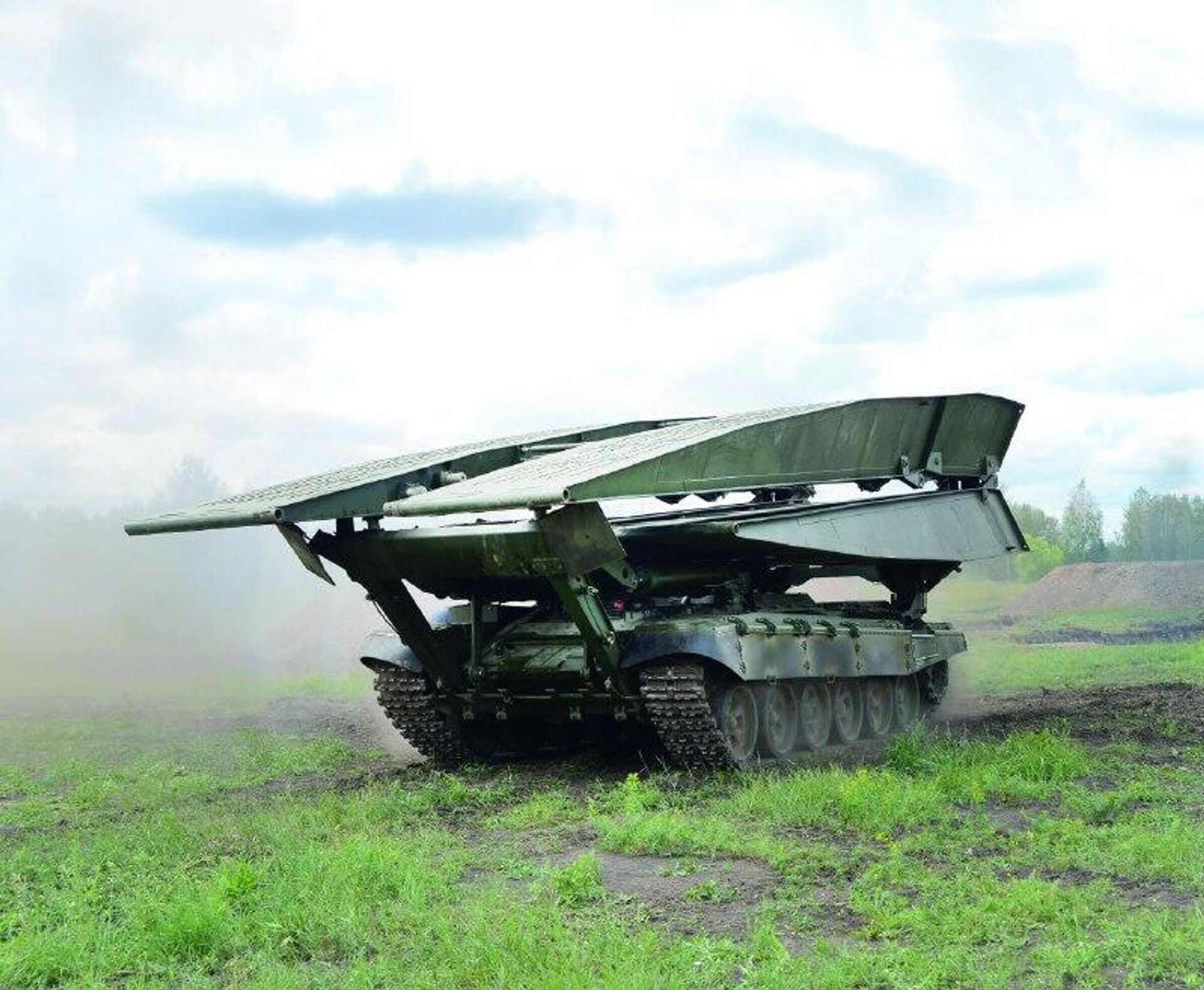 Russian State Corporation Rostec Demonstrates MTU-90M Universal Tank-Launched Bridgelayer in Action Russian State Corporation Rostec Demonstrates MTU-90M Universal Tank-Launched Bridgelayer in Action - Sputnik Africa, 1920, 29.01.2026