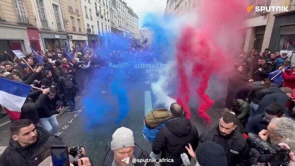 ‘The Police Are Necessary, We Love the Police’ — Demonstration in Support of Law Enforcement Held in Paris: Correspondent - Sputnik Africa