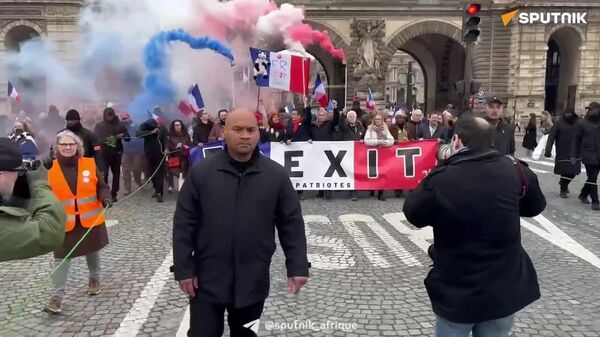 Manifestation à Paris pour la sortie de la France de l'UE - Sputnik Afrique
