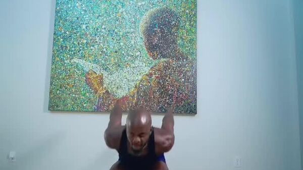 #viral | When Getting Dressed Becomes Full-on Physics-Defying Performance - Sputnik Africa