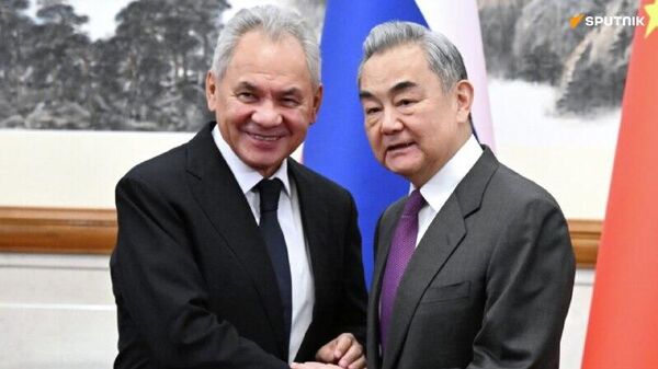 La Chine et la Russie doivent maintenir des contacts étroits sur la sécurité, dit le chef de la diplomatie chinoise La Chine et la Russie doivent maintenir des contacts étroits sur la sécurité, dit le chef de la diplomatie chinoise - Sputnik Afrique