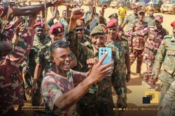 Sudan's Al-Burhan Inspects Strategic 5th Army Brigade in Khartoum, Praises High Combat Readiness: Presidency Sudan's Al-Burhan Inspects Strategic 5th Army Brigade in Khartoum, Praises High Combat Readiness: Presidency - Sputnik Africa