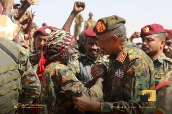 Sudan's Al-Burhan Inspects Strategic 5th Army Brigade in Khartoum, Praises High Combat Readiness: Presidency Sudan's Al-Burhan Inspects Strategic 5th Army Brigade in Khartoum, Praises High Combat Readiness: Presidency - Sputnik Africa