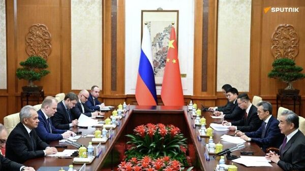 Moscou et Pékin ne resteront pas les bras croisés face aux provocations de l'Occident, déclare Sergueï Choïgou Moscou et Pékin ne resteront pas les bras croisés face aux provocations de l'Occident, déclare Sergueï Choïgou - Sputnik Afrique