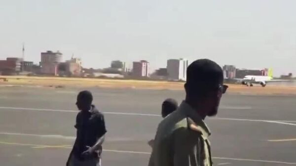 L'aéroport de Khartoum reprend les vols commerciaux après 3 ans d'interruption - Sputnik Afrique