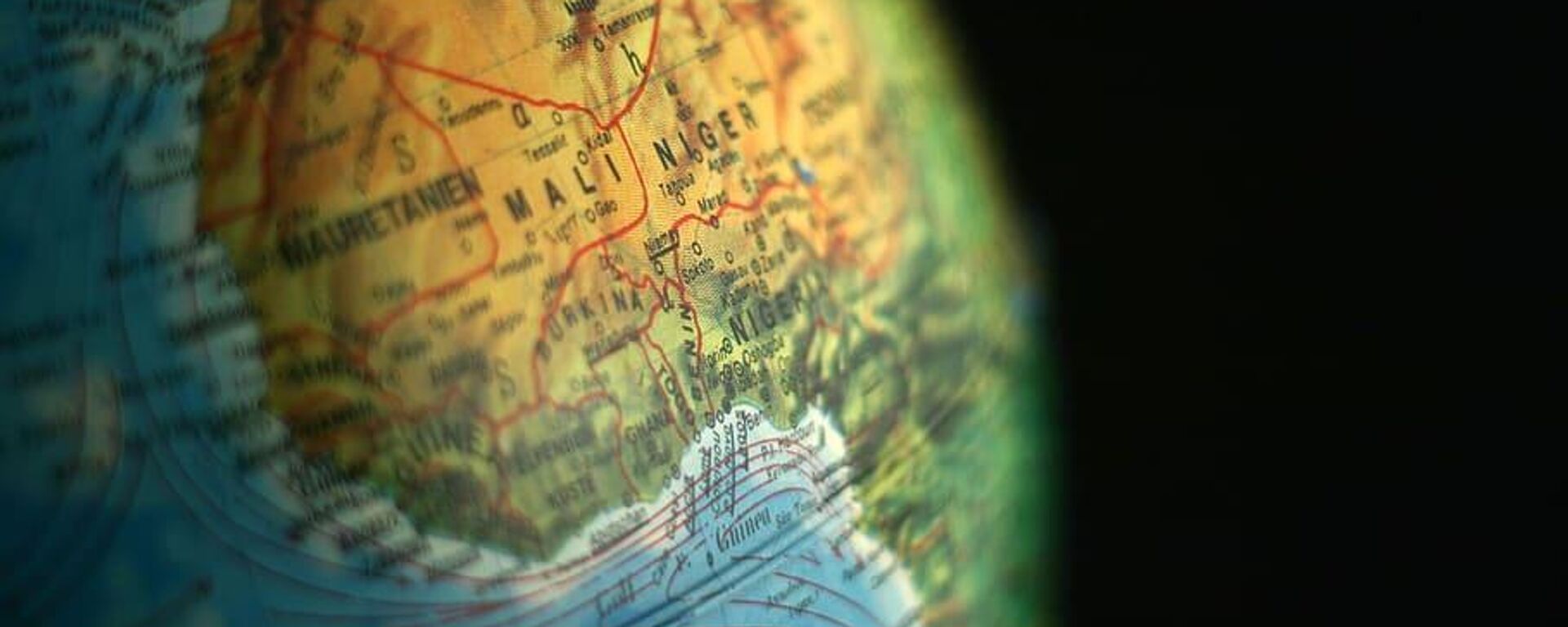 African continent on the globe - Sputnik Africa, 1920, 20.04.2024