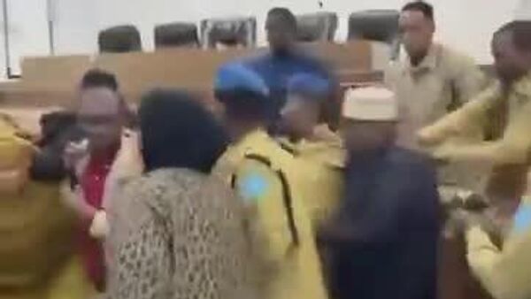 Chaos Erupts in Somali Parliament as Opposition Blocks Constitution Vote, Media Report - Sputnik Africa