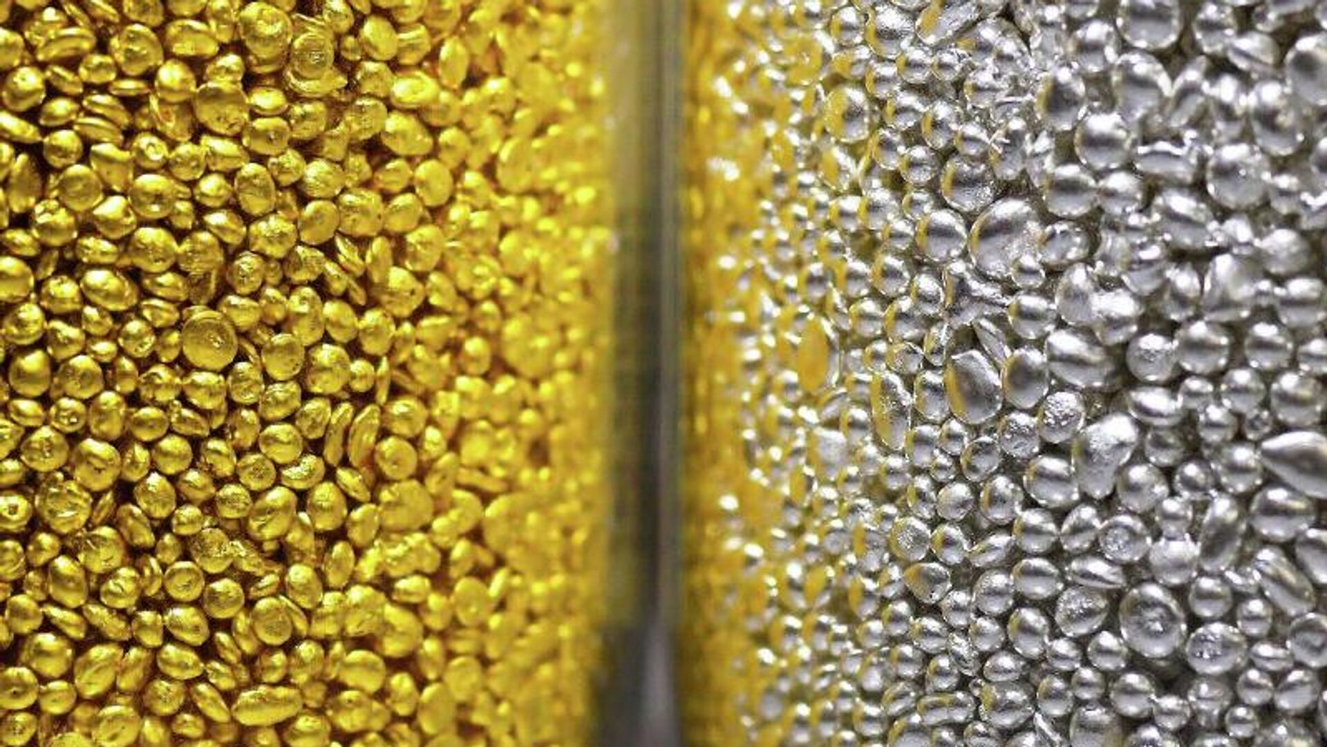 Precious Metals Crash Into the Ceiling of Decline After Historic Rally Precious Metals Crash Into the Ceiling of Decline After Historic Rally - Sputnik Africa, 1920, 02.02.2026