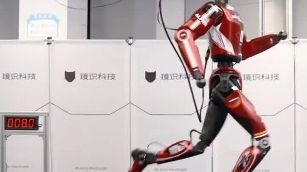 Un robot humanoïde chinois établit un record mondial de vitesse - Sputnik Afrique