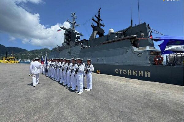 Le Président des Seychelles a visité la corvette russe Stoïki dans le port de Victoria - Sputnik Afrique