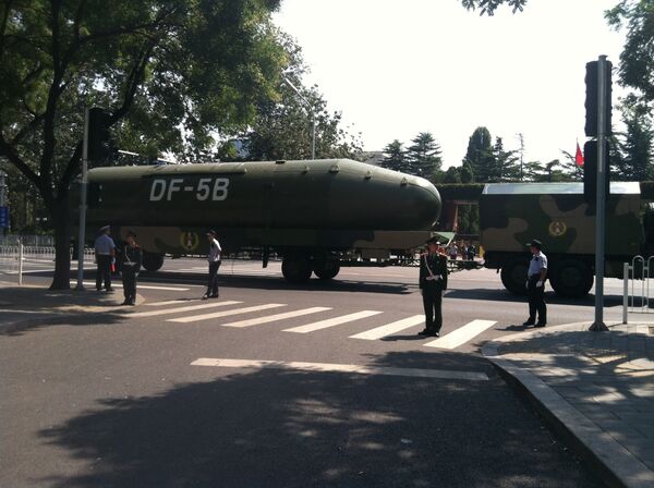 The upper stage of the newly upgraded DF-5B Chinese intercontinental ballistic missile, as seen after the military parade held in Beijing on September 3, 2015 - Sputnik Afrique