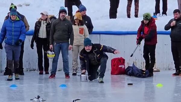 Curling à la cocotte minute: l’esprit des JO 2026 - Sputnik Afrique