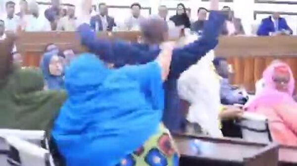 Le Parlement somalien en ébullition: des députées en viennent aux mains - Sputnik Afrique