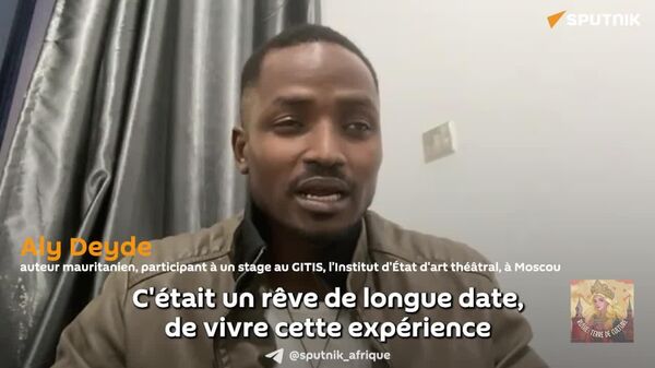 La langue n'est pas une barrière: un acteur mauritanien chante la Volga au coeur d'un désert - Sputnik Afrique