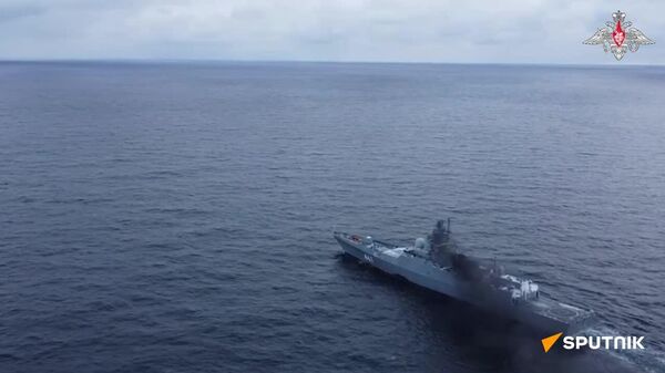 La frégate russe Amiral Kassatonov effectue des exercices de tir d'artillerie - Sputnik Afrique