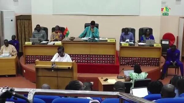 L’Assemblée législative de transition du Burkina Faso dissout les partis politiques - Sputnik Afrique