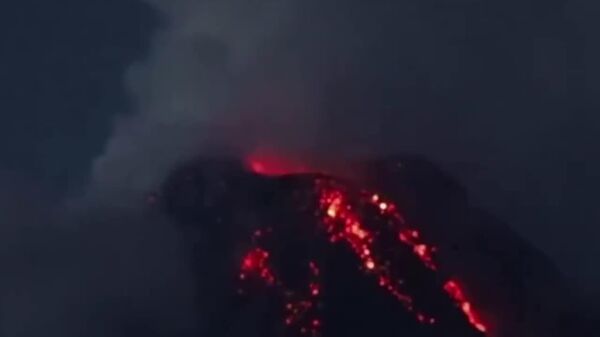 Des cendres retombent sur une trentaine de localités aux Philippines - Sputnik Afrique