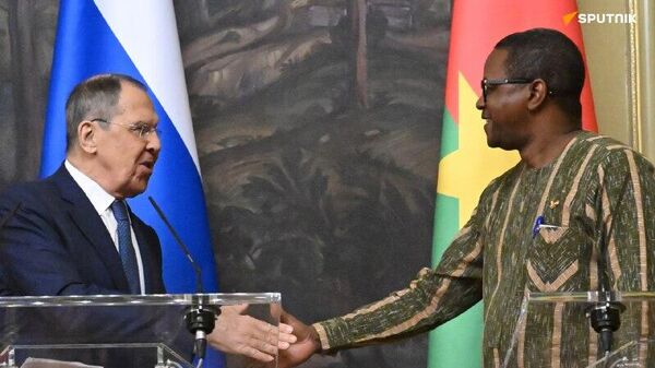 Les chefs des diplomaties russe et burkinabè signeront un accord sur les fondements des relations le 12 février à Moscou – officiel - Sputnik Afrique