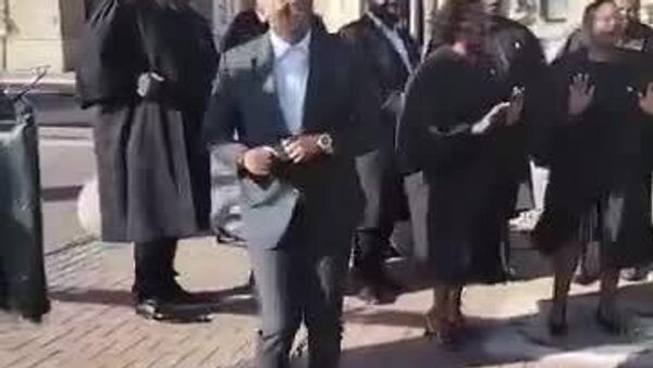 #viral | Dancing Spirit: SA Minister of Electricity Follows Rhythm While Engaging With Local Correspondent - Sputnik Africa