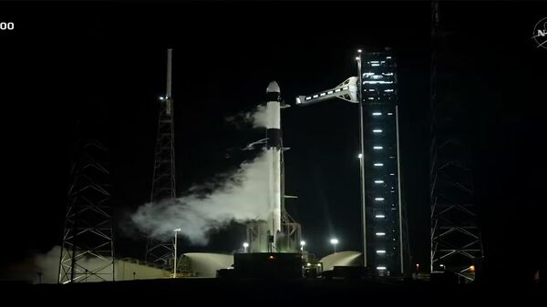 Le vaisseau spatial Crew Dragon, avec le cosmonaute russe Andreï Fedyaev à bord, a été lancé vers l'ISS - Sputnik Afrique