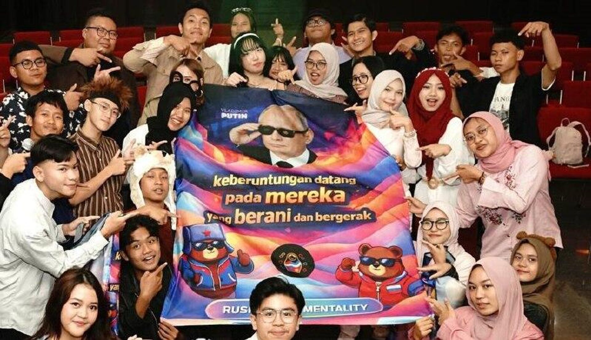 Des blogueurs indonésiens ont décoré leurs maisons avec des portraits de Poutine - Sputnik Afrique, 1920, 14.02.2026