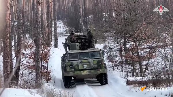 Un LRM Ouragan russe détruit des blindés de l'armée ukrainienne - Sputnik Afrique