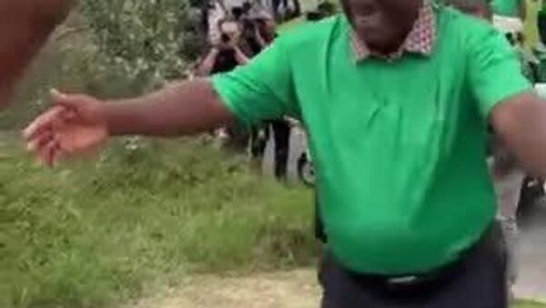 #viral | South Africa's President Ramaphosa Goes Viral on Social Media as He Engages With Female Farm Worker - Sputnik Africa