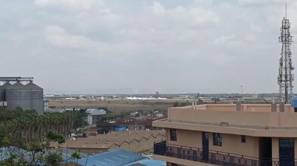 Des milliers de voyageurs bloqués à l'aéroport de Nairobi, l'un des principaux hubs d'Afrique en raison d'une grève des employés - Sputnik Afrique