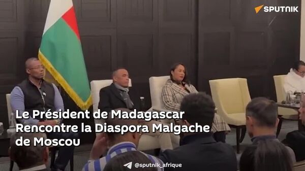Le Président de Madagascar se réunit avec des membres de la diaspora malgache à Moscou - Sputnik Afrique