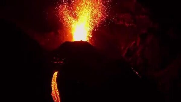 #viral | Rivers of Fire: Explosive New Activity Caught at Italy’s Stromboli Volcano - Sputnik Africa