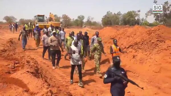 Vers l’autosuffisance alimentaire au Burkina: le barrage de Diaradougou en pleine construction - Sputnik Afrique