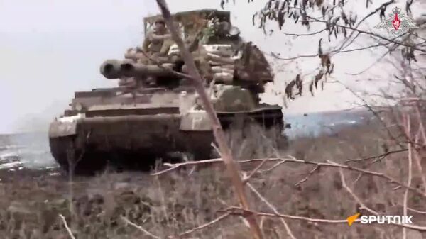 Des blindés ukrainiens anéantis par un obusier automoteur russe Akatsiya - Sputnik Afrique