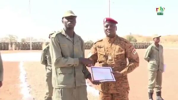 L’Agence Faso Mêbo se renforce: 710 recrues achèvent leur formation militaire initiale - Sputnik Afrique