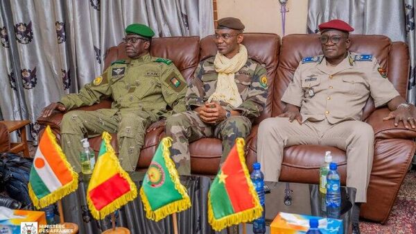 Les ministres de la Défense de l’AES arrivent à Ouagadougou pour les travaux de la feuille de route de la Confédération - Sputnik Afrique