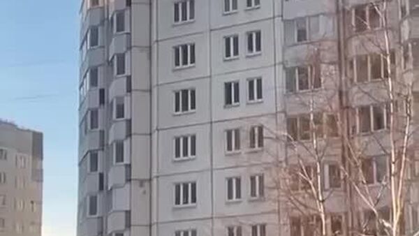 Un enfant survit à une chute du 10e étage - Sputnik Afrique