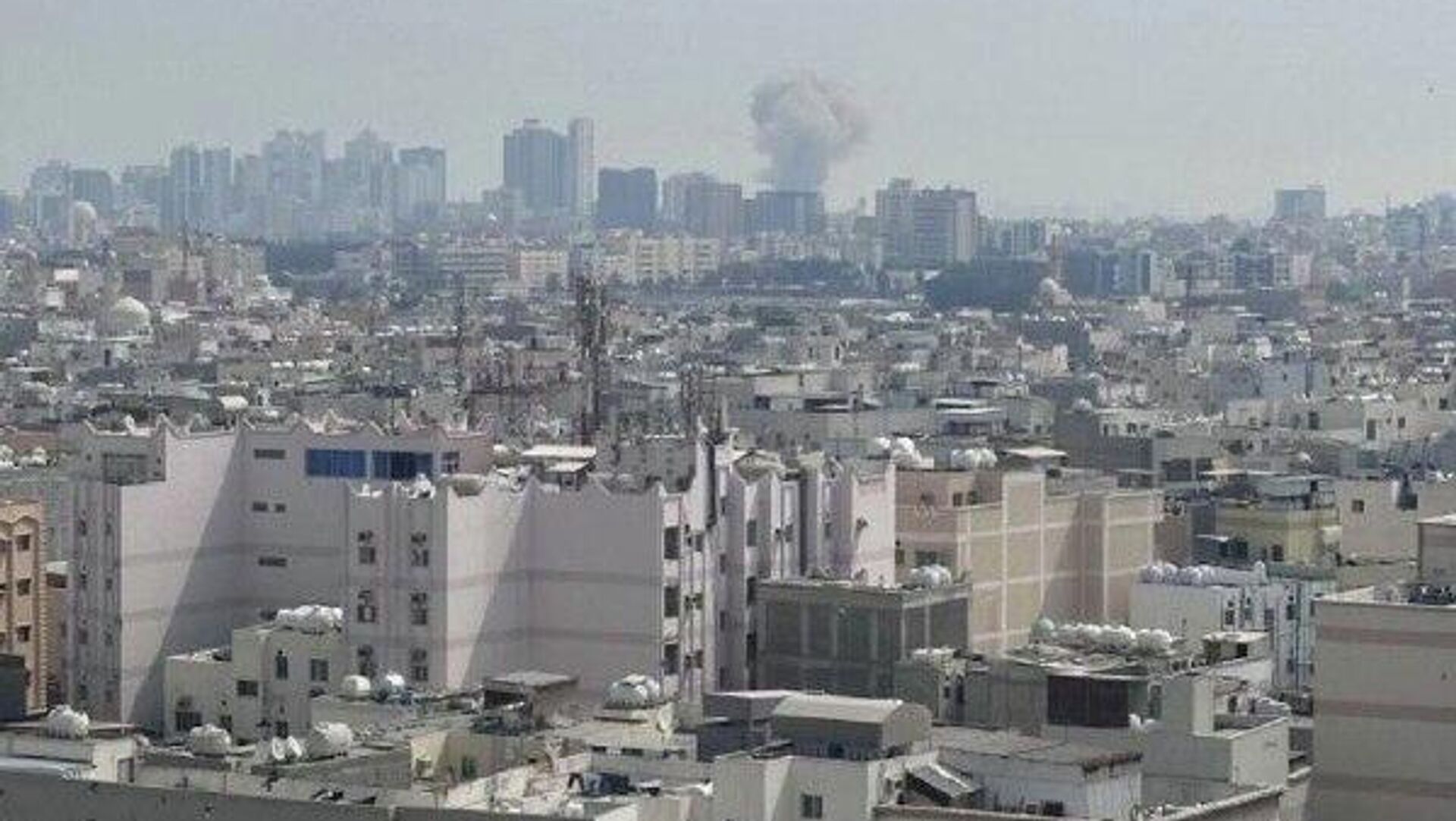 L'Iran a frappé Bahreïn, où est basée la Cinquième flotte américaine, selon l'agence locale BNA L'Iran a frappé Bahreïn, où est basée la Cinquième flotte américaine, selon l'agence locale BNA - Sputnik Africa, 1920, 28.02.2026