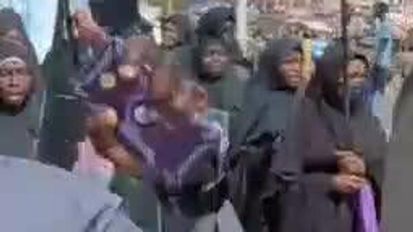 ▶ Un rassemblement en hommage d'Ali Khamenei a eu lieu à Yola, au Nigéria - Sputnik Afrique