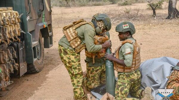 Précision et coordination: exercices d'artillerie au Burkina - Sputnik Afrique