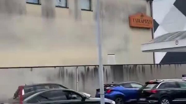 Des Français se précipitent vers les stations-service, craignant une hausse des prix de l'essence sur fond de guerre en Iran - Sputnik Afrique