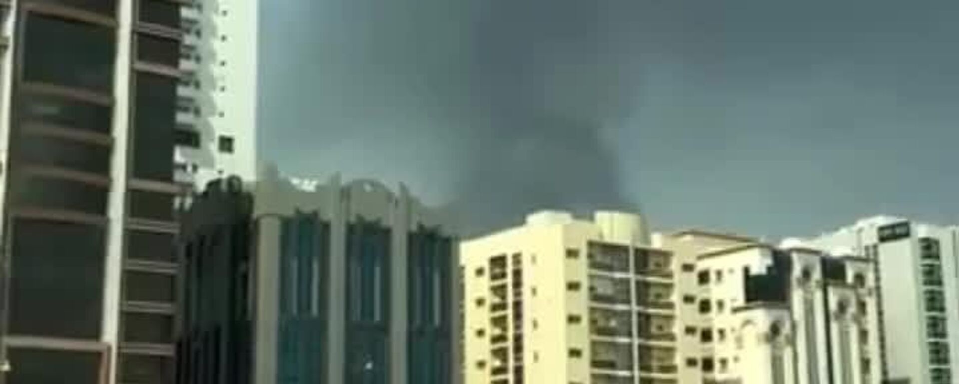 Des missiles iraniens ont frappé des raffineries de pétrole à Fujairah, aux Émirats arabes unis - Sputnik Afrique, 1920, 03.03.2026