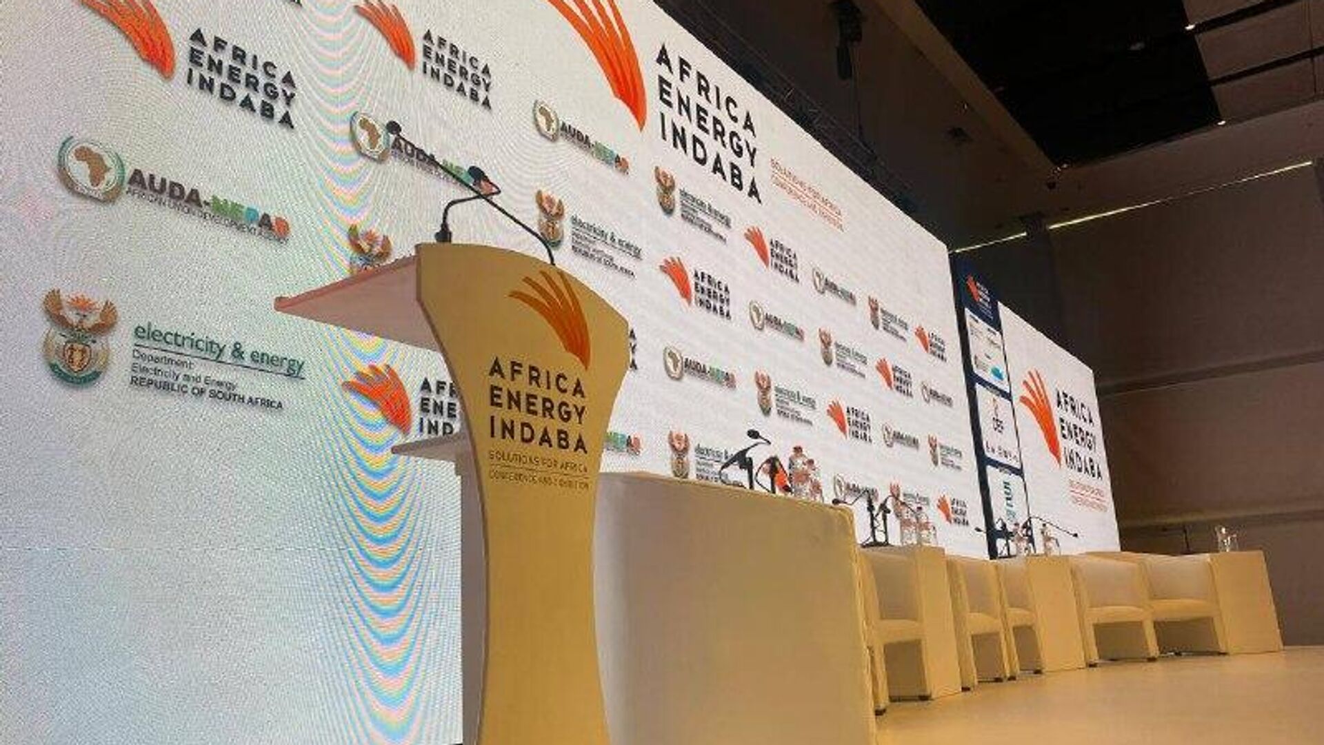 Continent Powers Up: Africa Energy Indaba Week Kicks Off in Cape Town, Sputnik Africa Correspondent Reports Continent Powers Up: Africa Energy Indaba Week Kicks Off in Cape Town, Sputnik Africa Correspondent Reports - Sputnik Africa, 1920, 03.03.2026