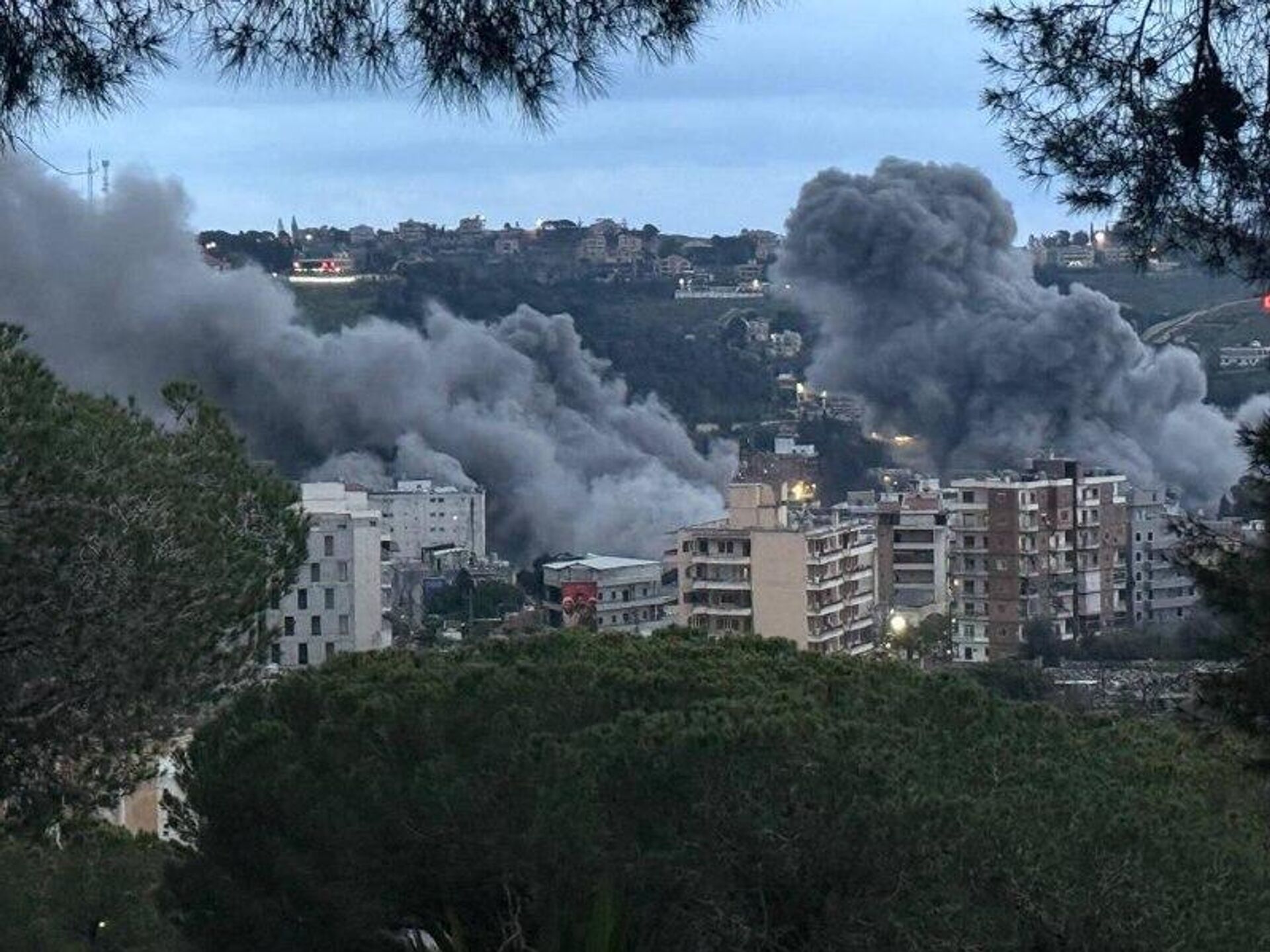 Nabatieh et Sur, dans le sud du Liban, ont été frappées quasi simultanément par l'armée israélienne - Sputnik Afrique, 1920, 04.03.2026
